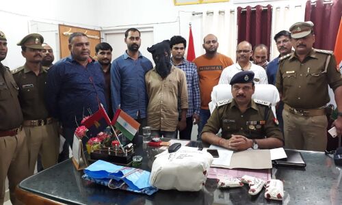 कुशीनगर में कुख्यात अन्तरप्रान्तीय 50000 रूपये का इनामी शातिर लुटेरा मुठभेड़ में गिरफ्तार कुशीनगर में कुख्यात अन्तरप्रान्तीय 50000 रूपये का इनामी शातिर लुटेरा मुठभेड़ में गिरफ्तार