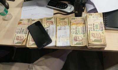 नोएडा के डीएलएफ मॉल में मिले सात लाख रूपये के प्रतिबंधित नोट