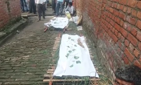 यूपी के बिजनौर में तीन दिन से नहीं बना घर में खाना, माँ ने दो बेटियों समेत खाया जहर, मेक इन इंडिया का एक और परिणाम!