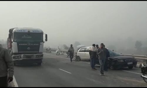झज्जर के रोहतक रेवाड़ी हाईवे पर देखते ही देखते पचास गाड़ियाँ आपस में टकरा गयी, और फिर ...
