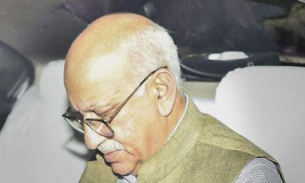 एमजे अकबर और यौन शोषण का आरोप लगाने वाली महिला पत्रकारों के बीच दिलचस्प कानूनी जंग के आसार एमजे अकबर और यौन शोषण का आरोप लगाने वाली महिला पत्रकारों के बीच दिलचस्प कानूनी जंग के आसार