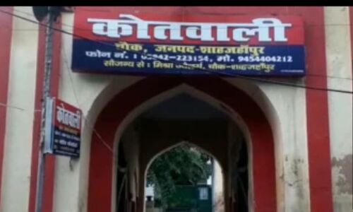 लापता छात्रा के पिता की तहरीर पर यूपी के डीजीपी ने दिया पूर्व ग्रह राज्यमंत्री पर FIR दर्ज करने का आदेश लापता छात्रा के पिता की तहरीर पर यूपी के डीजीपी ने दिया पूर्व ग्रह राज्यमंत्री पर FIR दर्ज करने का आदेश