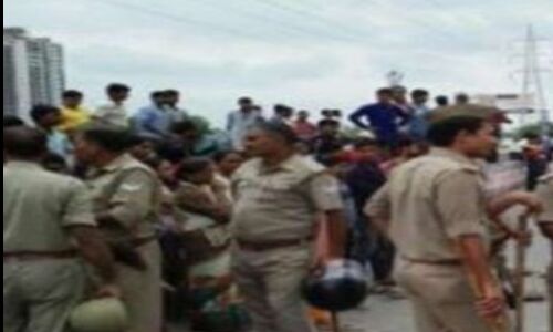 बुलंदशहर के बाद अब यूपी के इस शहर में दरोगा के गले में रस्सी डालकर खींचा बुलंदशहर के बाद अब यूपी के इस शहर में दरोगा के गले में रस्सी डालकर खींचा