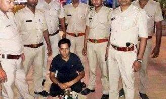 नोएडा के जीआईपी मॉल में आबकारी विभाग का छापा