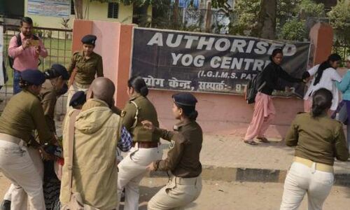 खुशबू सुसाइड केस- पारा मेडिकल छात्रों ने निकाला कैंडिल मार्च में सीबीआई जांच की मांग खुशबू सुसाइड केस- पारा मेडिकल छात्रों ने निकाला कैंडिल मार्च में सीबीआई जांच की मांग