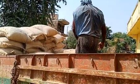 अनाज माफिया और अफसर मिलकर ऐसे कर रहे हैं मनमानी अनाज माफिया और अफसर मिलकर ऐसे कर रहे हैं मनमानी