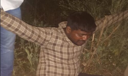 नोएडा पुलिस की बड़ी कामयाबी, 25 हजार का इनामी बदमाश मुठभेड़ में गिरफ्तार, लूट में था वांछित नोएडा पुलिस की बड़ी कामयाबी, 25 हजार का इनामी बदमाश मुठभेड़ में गिरफ्तार, लूट में था वांछित