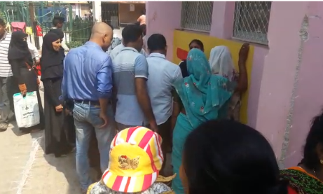 सुल्तानपुर में बंदर की करतूत से एक की मौत एक अस्पताल में सुल्तानपुर में बंदर की करतूत से एक की मौत एक अस्पताल में