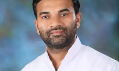 शिवपाल यादव के इस नेता पर तबाड़तोड़ फायरिंग शिवपाल यादव के इस नेता पर तबाड़तोड़ फायरिंग