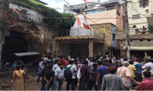 इलाहाबाद के खुल्दाबाद में भगवान राम की मूर्ति तोड़े जाने के बाद तनाव इलाहाबाद के खुल्दाबाद में भगवान राम की मूर्ति तोड़े जाने के बाद तनाव