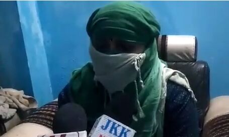 जब रक्षक ही बन जाये भक्षक तो जनता क्या करे जब रक्षक ही बन जाये भक्षक तो जनता क्या करे