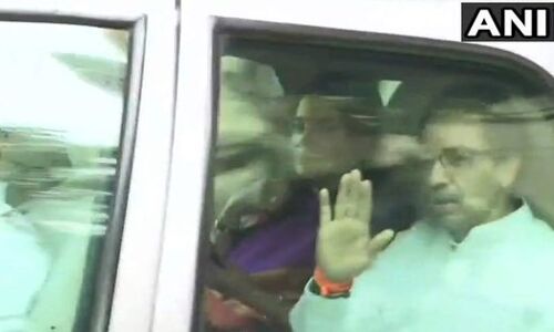 अयोध्या लाइव अपडेट: पुत्र और पत्नी के साथ अयोध्या पहुंचे उद्धव ठाकरे