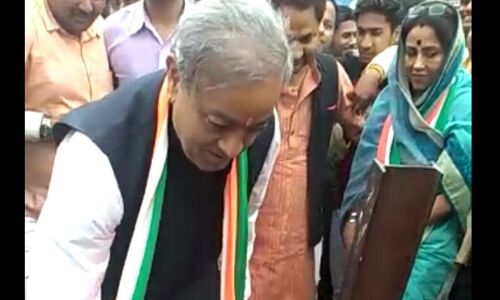 जिले में पहुंचे कांग्रेस प्रत्याशी डॉ संजय सिंह, कार्यकर्ताओं ने किया जोरदार स्वागत