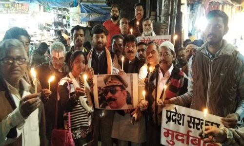 शहीद इंस्पेक्टर की याद में निकाला सपा ने केंडिल मार्च शहीद इंस्पेक्टर की याद में निकाला सपा ने केंडिल मार्च