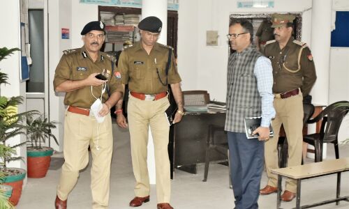 एडीजी ज़ोन बरेली प्रेमप्रकाश ने किया रामपुर में सिविल लाइन थाने का औचक निरीक्षण