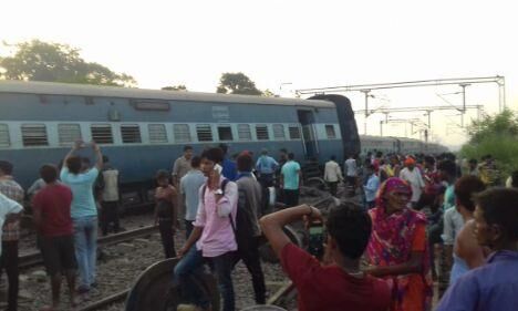 रायबरेली में न्यू फरक्का एक्सप्रेस पटरी से उतरी, छह की मौत कई दर्जन घायल रायबरेली में न्यू फरक्का एक्सप्रेस पटरी से उतरी, छह की मौत कई दर्जन घायल