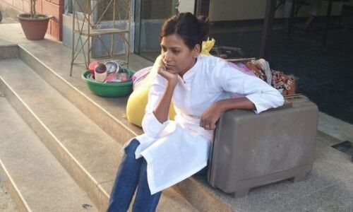 अमित शाह को काला झंडा दिखाने वाली टॉपर छात्रा नेहा यादव को इलाहाबाद युनिवर्सिटी ने किया निलंबित अमित शाह को काला झंडा दिखाने वाली टॉपर छात्रा नेहा यादव को इलाहाबाद युनिवर्सिटी ने किया निलंबित