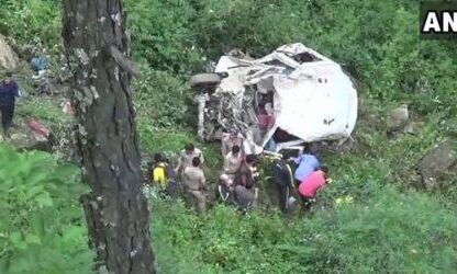 उत्तराखंडः उत्तरकाशी में एक वैन खाई में गिरने से 13 लोगों की मौत
