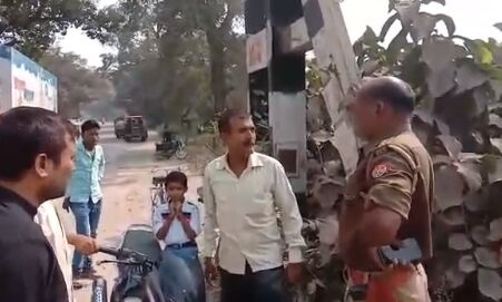 सुल्तानपुर में बीजेपी नेता और दरोगा में हुई गाली गलौज, वीडियो वायरल