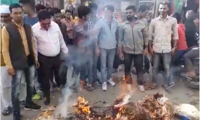 महिला पत्रकार संग दुर्व्यवहार पर भड़के स्थानीय पत्रकार , फूंका विधायक सोमनाथ भारती का पुतला