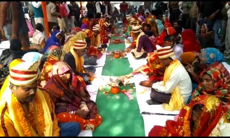 सुल्तानपुर में 22 जोड़ों का सामूहिक विवाह संपन्न हुआ