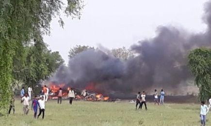 जोधपुर के पास दुर्घटनाग्रस्त हुआ भारतीय वायु सेना का लड़ाकू विमान MiG27 , पायलट सुरक्षित जोधपुर के पास दुर्घटनाग्रस्त हुआ भारतीय वायु सेना का लड़ाकू विमान MiG27 , पायलट सुरक्षित