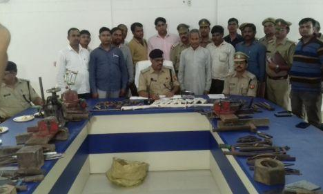 कासगंज पुलिस को दूसरी बड़ी सफलता लगी हाथ, सप्ताह भर के भीतर दूसरी बड़ी अवैध हथियारों की फैक्ट्री का किया खुलासा