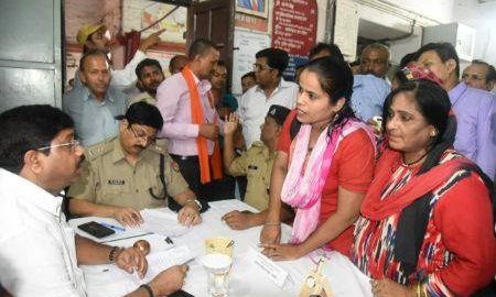 मंत्री नन्दी ने सुनी लोगों की समस्याएं, त्वरित निस्तारण के दिये आदेश मंत्री नन्दी ने सुनी लोगों की समस्याएं, त्वरित निस्तारण के दिये आदेश