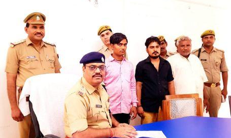 कासगंज पुलिस ने तीन जिलावदर आरोपी किये गिरफ्तार