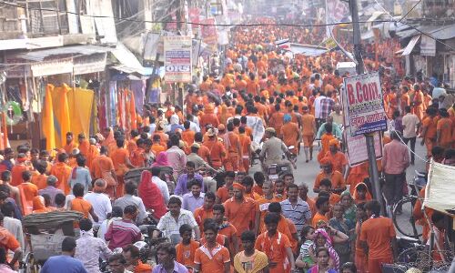 अयोध्या में लोगो का जमावड़ा, मंदिर बनाने की चाहत या सबसे बड़ा अति हिंदूवादी बनने की होड़