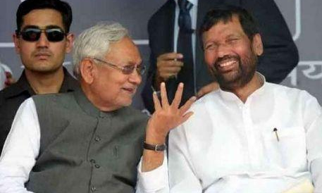 बिहार में बीजेपी ने नीतीश से सीट शेयरिंग फ़ॉर्मूला किया तय, जदयू माना, चिराग से बातचीत शुरू, उपेंद्र को किया किनारे बिहार में बीजेपी ने नीतीश से सीट शेयरिंग फ़ॉर्मूला किया तय, जदयू माना, चिराग से बातचीत शुरू, उपेंद्र को किया किनारे