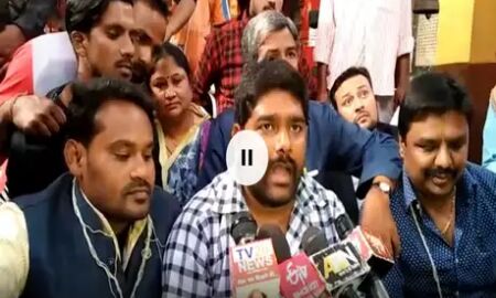 दलित समाज के लोंगों ने किया हनुमान मंदिर पर कब्जा, किया ऐलान सभी हनुमान मंदिर हमारे दलित समाज के लोंगों ने किया हनुमान मंदिर पर कब्जा, किया ऐलान सभी हनुमान मंदिर हमारे