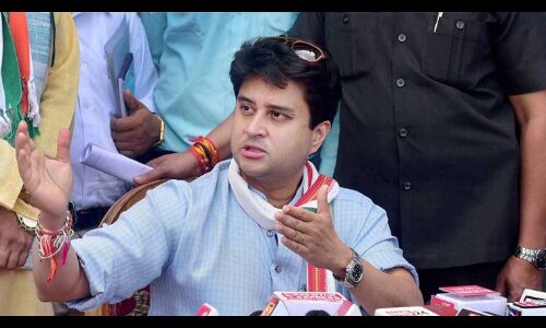 सिंधिया समर्थकों के ऐलान से मचा मध्यप्रदेश में हडकम्प, सरकार बनने से पहले ही बुरी खबर सिंधिया समर्थकों के ऐलान से मचा मध्यप्रदेश में हडकम्प, सरकार बनने से पहले ही बुरी खबर