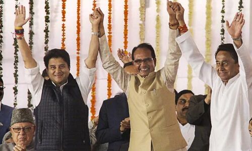 शिवराज के आगे झुकी कमलनाथ सरकार, इस तरह हुई पहली छिछालेदर शिवराज के आगे झुकी कमलनाथ सरकार, इस तरह हुई पहली छिछालेदर