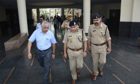 गाजियाबाद में लखनऊ घटना पर बोले डीजीपी, दोनों के खिलाफ केस दर्ज कर बर्खास्त कर भेजे जेल