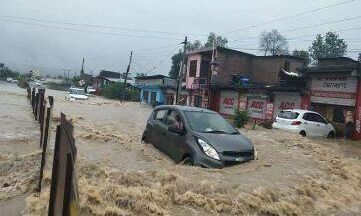 हिमाचल में भारी बारिश के कारण 3 की मौत , स्कूल किए गए बंद हिमाचल में भारी बारिश के कारण 3 की मौत , स्कूल किए गए बंद