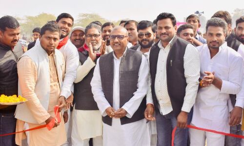 विधायक ललई यादव ने किया क्रिकेट जिला स्तरीय टूर्नामेंट का उद्घाटन