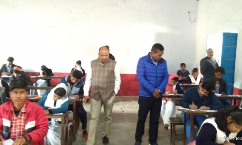 जिलाधिकारी द्वारा दो परीक्षा केन्द्रों का औचक निरीक्षण कर आवश्यक दिशा निर्देश सम्बन्धित को