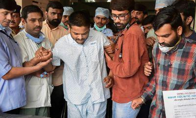 हार्दिक पटेल को मिली अस्पताल से छुट्टी. अनशन जारी, बोले अगर बाघा बोर्डर देखना ही तो हमारे घर आइये हार्दिक पटेल को मिली अस्पताल से छुट्टी. अनशन जारी, बोले अगर बाघा बोर्डर देखना ही तो हमारे घर आइये