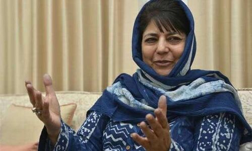 जम्मू कश्मीर में नई सरकार बनने की हलचल तेज, महबूबा मुफ़्ती ने लिखी राज्यपाल को चिट्ठी, बीजेपी खेमा में मची खलबली जम्मू कश्मीर में नई सरकार बनने की हलचल तेज, महबूबा मुफ़्ती ने लिखी राज्यपाल को चिट्ठी, बीजेपी खेमा में मची खलबली