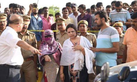 सना के खुलासे के बम से निकला पुलिस के दावों का दम!