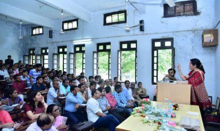 हिंदी में काम करना आसान है, और यह भ्रम फैलाया जाता है कि अंग्रेजी में काम करना आसान और हिंदी में काम करना मुश्किल है-राजभाषा निदेशक डा. सुनीति शर्मा हिंदी में काम करना आसान है, और यह भ्रम फैलाया जाता है कि अंग्रेजी में काम करना आसान और हिंदी में काम करना मुश्किल है-राजभाषा निदेशक डा. सुनीति शर्मा