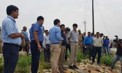 बाढ़ ग्रस्त क्षेत्रों का DM ने किया दौरा बाढ़ ग्रस्त क्षेत्रों का DM ने किया दौरा