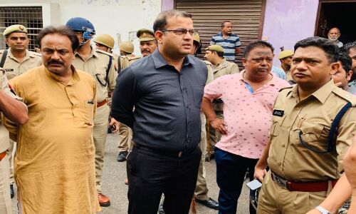 सहारनपुर में पत्रकार आशीष शर्मा और उनके भाई की गोली मारकर हत्या सहारनपुर में पत्रकार आशीष शर्मा और उनके भाई की गोली मारकर हत्या