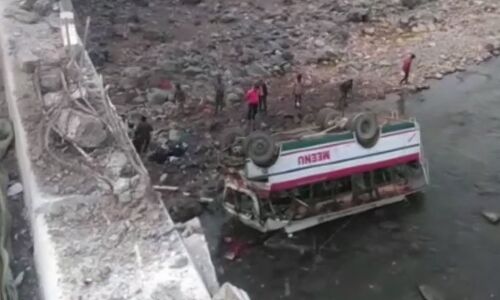 हिमाचल प्रदेश में सिरमौर जिले में बस गिरी नदी में, 9 की मौत 25 घायल