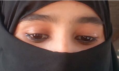 युवक ने नवालिग़ समेत सबको पिलाई नशीली चाय, नशे में रात भर नावालिग़ के साथ करता रहा बलात्कार और सुबह होने पर ...?