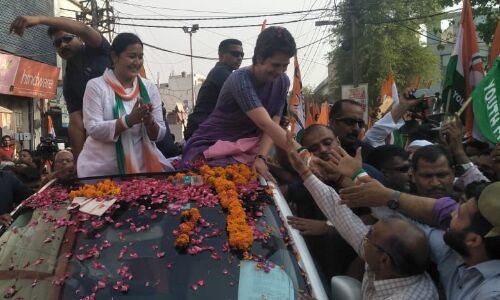 गाजियाबाद में डाली शर्मा के समर्थन में प्रियंका गांधी के रोड शो उमड़ा जनसैलाब