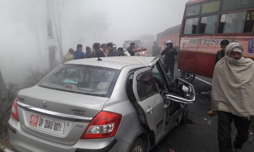 बिजनौर में कोहरे के चलते कई गाड़ियाँ भिड गई