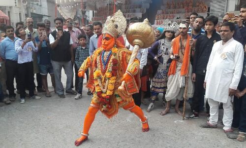 प्रयागराज में हनुमान जी की शोभा यात्रा निकली प्रयागराज में हनुमान जी की शोभा यात्रा निकली