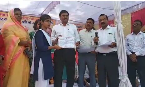 गाॅधी जी के जीवन आदर्शों को आत्मसात करना ही सच्ची श्रद्धांजलि होगी: जिलाधिकारी